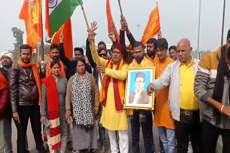 Hindu Mahasabha About Savarkar Photo