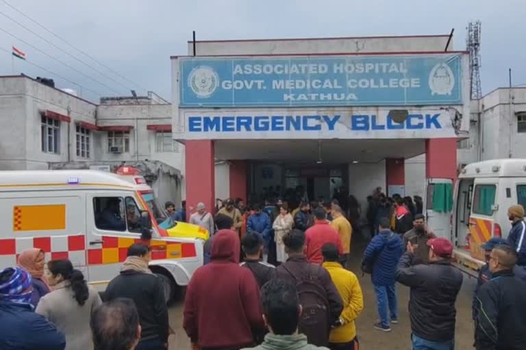کٹھوعہ سڑک حادثے میں طالبہ ہلاک، دس زخمی