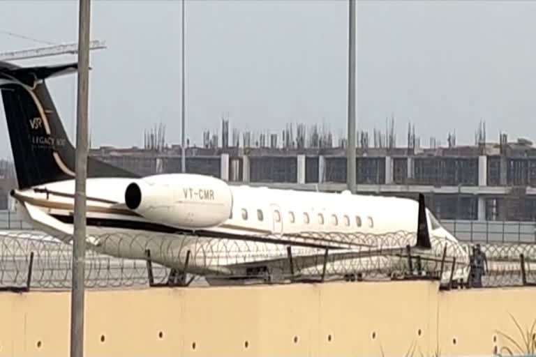 Aircraft re landed due to technical problem  Andhra pradesh  Andhra pradesh CM YS Jagan Mohan Reddy  YS Jagan Mohan Reddy  ആന്ധ്രാപ്രദേശ് മുഖ്യമന്ത്രി  വിമാനത്തിന് സാങ്കേതിക തകരാര്‍  വിമാനം തിരിച്ചിറക്കി പൈലറ്റ്  മുഖ്യമന്ത്രി  ജഗന്‍ മോഹന്‍ റെഡ്ഡി  വിമാനത്തിന് സാങ്കേതിക തകരാര്‍  അമരാവതി  ഗണ്ണവരം