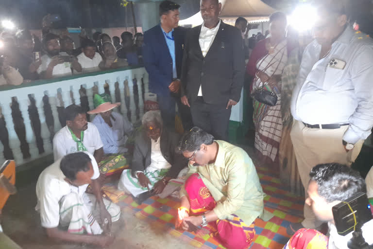 CM Hemant Soren worshiped in Jaherthan