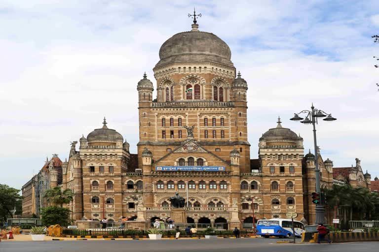 Illegal Hoarding in Mumbai