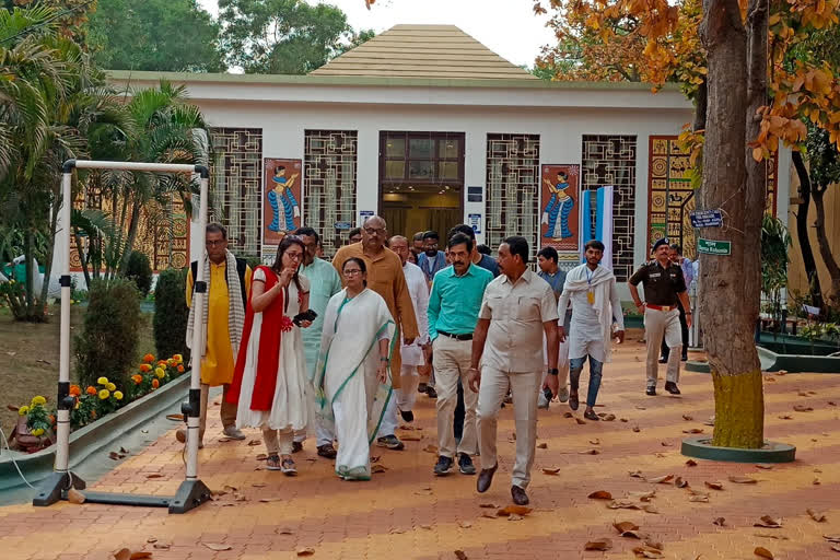 Mamata Meets Visva Bharati Students ETV Bharat