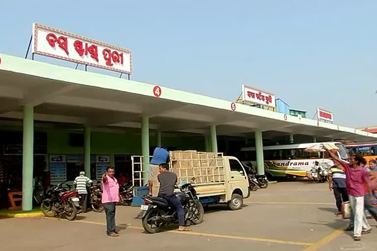 tourists facing problem in puri bus stand