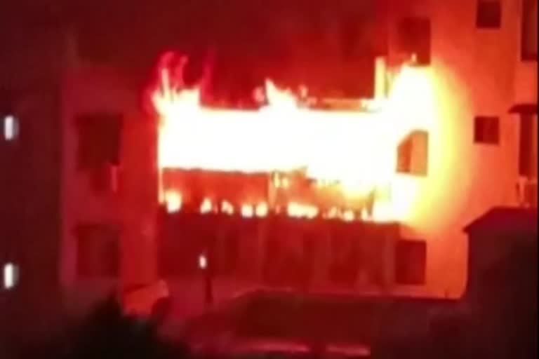 fire broke out in apartment in Dhanbad