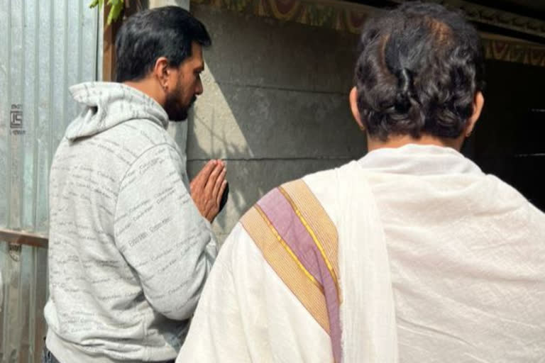 Actor Sudeep visit Anjaneya temple in Raichur