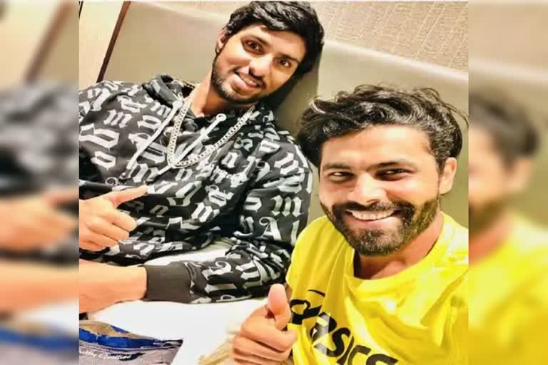 Ravindra Jadeja on Tilak Verma  Indian cricketer Ravindra Jadeja  Ravindra Jadeja share photo with tilak verma  Ravindra Jadeja tilak verma  ಭವಿಷ್ಯ ನುಡಿದ ಸ್ಟಾರ್​ ಆಲ್​ರೌಂಡರ್​ ಜಡೇಜಾ  ಸ್ಟಾರ್​ ಬಗ್ಗೆ ಭವಿಷ್ಯ ನುಡಿದ ಸ್ಟಾರ್​ ಆಲ್​ರೌಂಡರ್​ ಭಾರತೀಯ ಕ್ರಿಕೆಟಿಗ ರವೀಂದ್ರ ಜಡೇಜಾ  ಫೋಟೋ ಶೇರ್ ಮಾಡುವ ಮೂಲಕ ಎಲ್ಲರ ಗಮನ  ಯಂಗ್​ ಸ್ಟಾರ್​ವೊಬ್ಬರ​ ಬಗ್ಗೆ ಭವಿಷ್ಯ  ಭಾರತ ತಂಡದ ಸ್ಟಾರ್ ಆಲ್‌ರೌಂಡರ್  ಬಾರ್ಡರ್ ಗವಾಸ್ಕರ್ ಸರಣಿಗೆ ತಯಾರಿ  ದೀರ್ಘಕಾಲದವರೆಗೆ ಜಡೇಜಾ ಗಾಯ  ಟೀಮ್ ಇಂಡಿಯಾದ ಭವಿಷ್ಯದ ಆಟಗಾರ