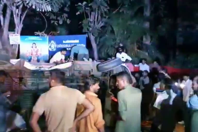 kollam kundara accident  accident  kollam accident  kollam kundara  tempo traveller accident  tempo traveller and car collided each other  ടെമ്പോ ട്രാവലറും കാറും കൂട്ടിയിടിച്ചു  കൊല്ലം കുണ്ടറയിൽ അപകടം  കുണ്ടറ  കുണ്ടറ വാഹനാപകടം  വാഹനാപകടത്തിൽ ഒരു മരണം  കൊല്ലം വാർത്തകൾ