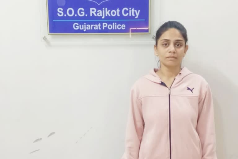 Rajkot Crime રાજકોટ SOGએ એમડી ડ્રગ્સ સાથે નામચીન ડ્રગ પેડલરને ઝડપી પાડી