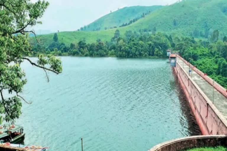 police registered case against three people  people who entered into mullaperiyar illegally  mullaperiyar dam  entering into mullaperiyar illegally  latest news in idukki  latest news today  മുല്ലപ്പെരിയാർ ഡാമില്‍ അനധികൃതമായി പ്രവേശിച്ചു  മൂന്നു പേർക്കെതിരെ കേസെടുത്ത് പൊലീസ്  സുരക്ഷിത മേഖലയില്‍ അനധികൃതമായി പ്രവേശിച്ചു  അണക്കെട്ടിലെ വാർഷിക അറ്റകുറ്റപ്പണികൾ  അനുമതിയില്ലാതെ അണക്കെട്ടിൽ പ്രവേശിച്ചു  ഇടുക്കി ഏറ്റവും പുതിയ വാര്‍ത്ത  ഇന്നത്തെ പ്രധാന വാര്‍ത്ത