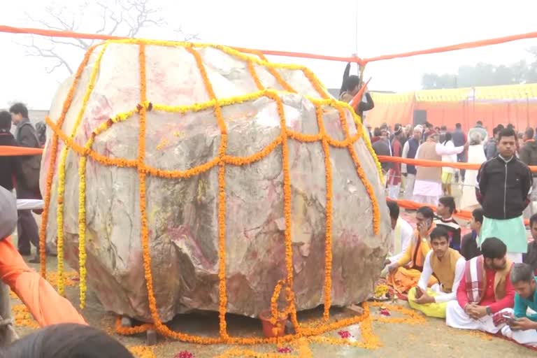 shri ram janmabhoomi teerth kshetra trust dev shila in ayodhya ayodhya dev shila nepal dev shila ayodhya ram mandir अयोध्या राम मंदिर अयोध्या में देव शिलाओं का पूजन अयोध्या में देव शिलाएं नेपाल से आईं देव शिलाओं का पूजन