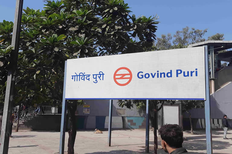 गोविंदपुरी स्टेशन पर मेट्रो के आगे कूदा शख्स