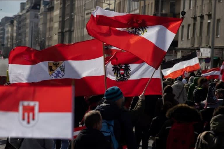 Austria expels four Russian envoys