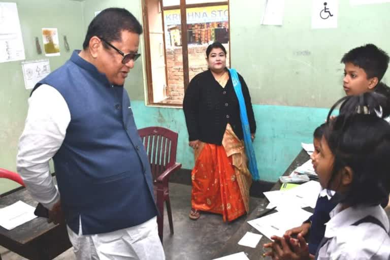 Ranoj Pegu visited various schools in Guwahati on the occasion of Gunotsav