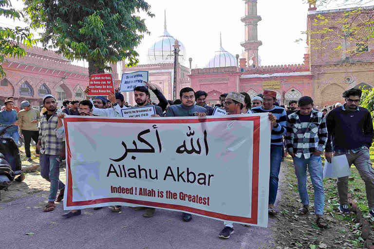 اے ایم یو طلباء نے 'اللہ اکبر' کے ساتھ احتجاجی مارچ نکالا