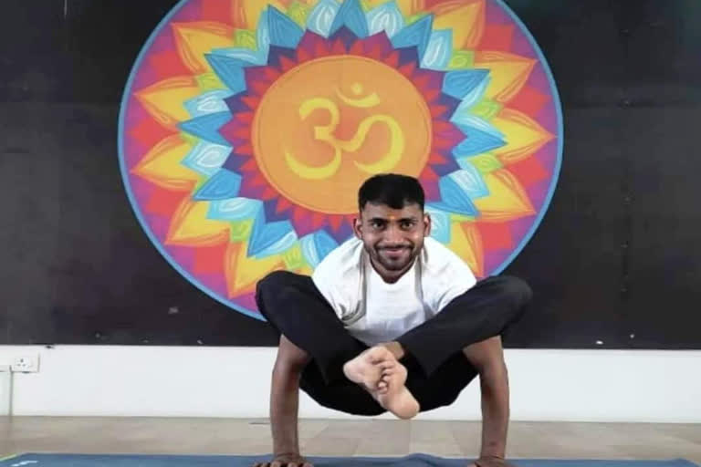 World record by Udaipur youth in Yoga, he did it recovering coma