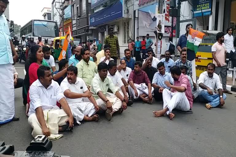 protest against Kerala budget  ബജറ്റിനെതിരെ പ്രതിഷേധിച്ച്  വി ഡി സതീശന്‍  Kerala budget 2023  Kerala politics  കേരള ബജറ്റ് 2023  കേരള ബജറ്റ് 2023 പ്രതിഷേധം