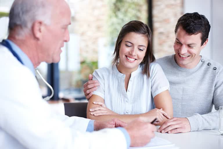 a doctor discuss with couple