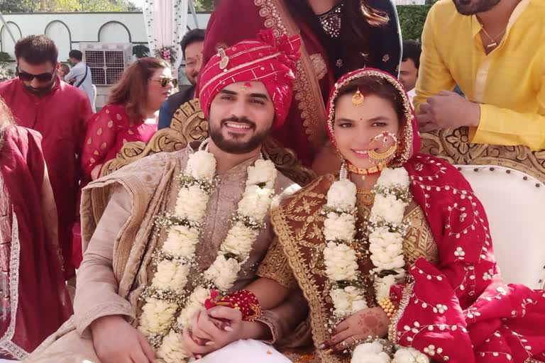 Chitrashi Rawat gets married to her beau Dhruvaditya Bhagwanani in Bilaspur  Chitrashi Rawat gets married  Bollywood weeding in Bilaspur  Dhruvaditya Bhagwanani marriage  ചിത്രാഷി റാവത്തും  ചിത്രാഷി റാവത്ത് വിവാഹം  ചക്‌ദെ ഇന്ത്യ  ചക്‌ദെ ഇന്ത്യ താരത്തിന്‍റെ വിവാഹം  ബോളിവുഡ് വിവാഹം