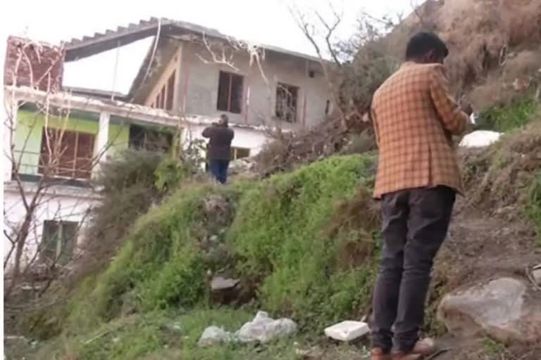 GSI team visits Doda  houses develop cracks in Doda  GSI  Geological Survey of India  JK land subsidence  Doda  Doda of Jammu and Kashmir  ഡോഡയില്‍ വീടുകള്‍ക്ക് വിള്ളല്‍  ജിഎസ്‌ഐ  ജിയോളജിക്കല്‍ സര്‍വേ ഓഫ് ഇന്ത്യ  ഡോഡ സബ് ഡിവിഷണല്‍ മജിസ്‌ട്രേറ്റ്  ഡോഡ  ഡോഡ കശ്‌മീര്‍