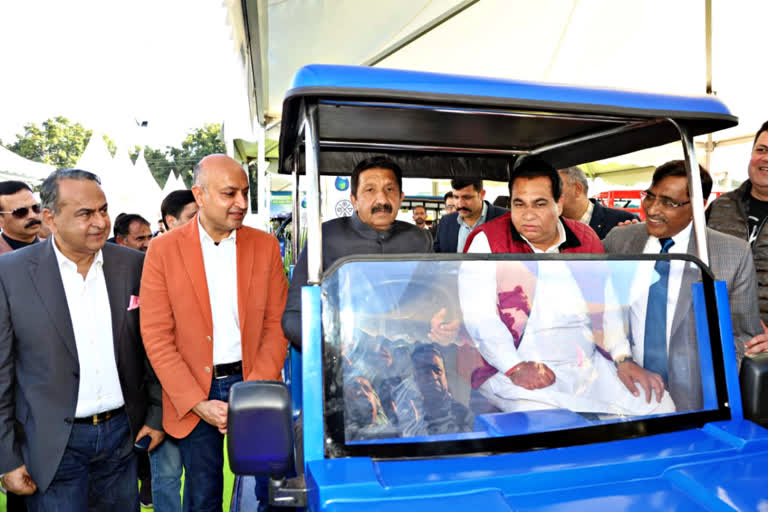 Deputy CM Mukesh Agnihotri in Electric vehicle expo.