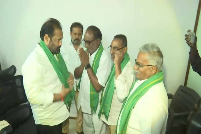 అమరావతి రైతులు