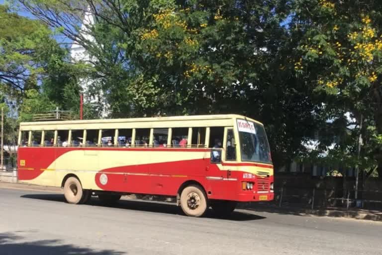 KSRTC not distributing bonus to employees  Thiruvananthapuram  KSRTC not distributing bonus  ജീവനക്കാർക്ക് ബോണസ് നൽകാതെ കെഎസ്ആർടിസി  ബോണസ് നൽകാതെ കെഎസ്ആർടിസി  ഹൈക്കോടതിയെ സമീപിച്ച് ഇടത് അനുകൂല യൂണിയന്‍  കെഎസ്‌ആര്‍ടിസി സാമ്പത്തിക പ്രതിസന്ധി