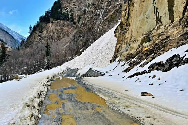 Avalanche in Shinku LA Pass in Lahaul Spiti