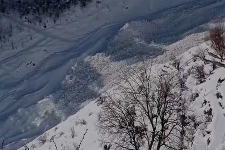 Avalanche at shinku la pass in lahaul-spiti