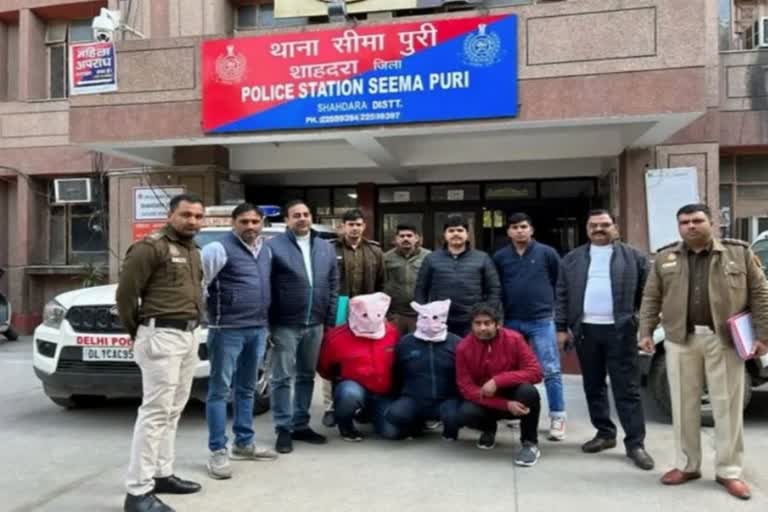 Delhi Police busts honey trap racket  Delhi Police  honey trap racket  honey trap  Delhi honey trap  ഹണിട്രാപ്പ്  ഹണിട്രാപ്പ് കേസ്  ഹണിട്രാപ്പ് നാല് പേർ പിടിയിൽ  മസാജിങ് എന്ന പേരിൽ ഹണിട്രാപ്പ്  തട്ടിപ്പ്  സാമ്പത്തിക തട്ടിപ്പ്