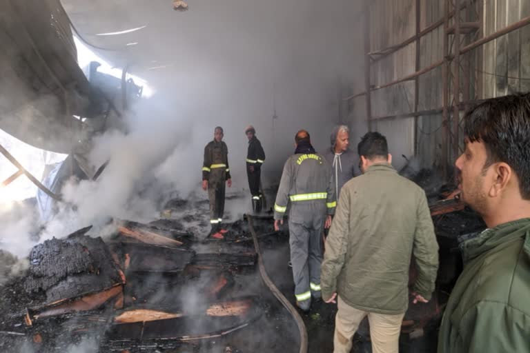 fire in wooden godown in Ghaziabad