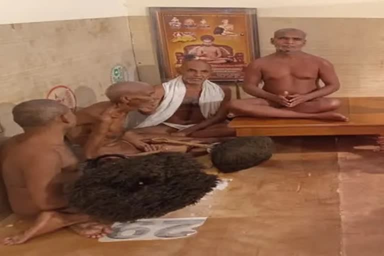 Gujarat: Four of family renounce material world to become Jain monks in Kutch