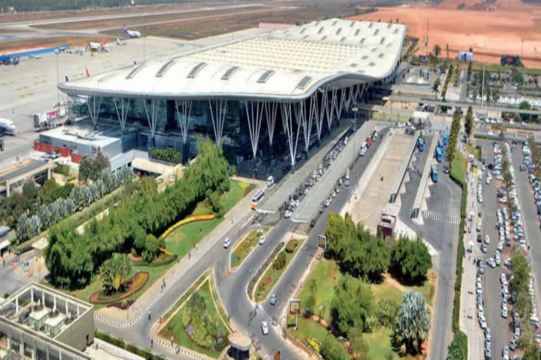 Bomb threat at Bengaluru airport  Kerala woman Arrested Bomb threat at Bengaluru  വിമാനം വൈകിയതിനെ തുടര്‍ന്ന് ക്ഷുഭിതയായി  മാനസി സതീബൈനുവിനെ കോടതി  കെംപഗൗഡെ  ബോംബ് ഭീഷണി മുഴക്കിയതിന് മലയാളി യുവതി  Kempegowda International Airport bomb threat