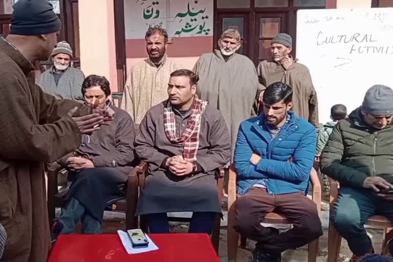 DDC Member Visits Arigam Tral:ـ عوامی مسائل کا حل انتظامیہ کی ترجیح ہونی چاہیے، ڈی ڈی سی ممبر