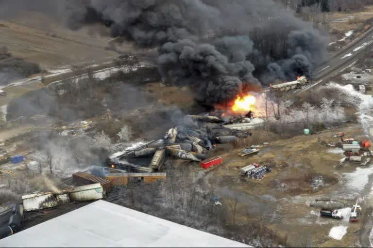 Officials urge evacuation near derailment