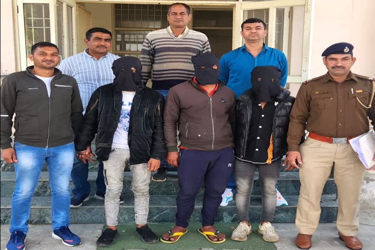 Rohtak latest news Snatching gang busted in Rohtak Snatching gang caught in Rohtak