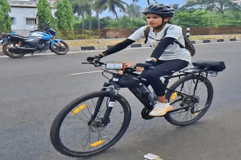 India is a safe country for women young woman embarked on a cycle journey