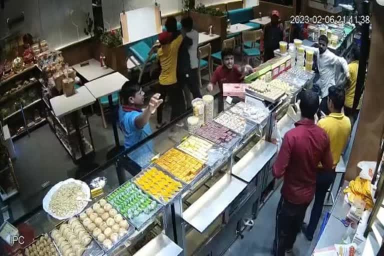 ruckus in sweet shop in Ranchi