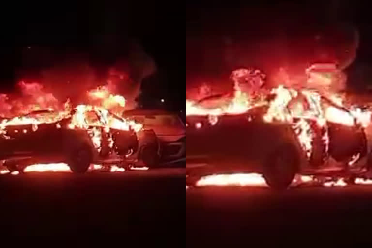 car caught fire after accident Kottooli kozhikode  car caught fire after accident Kottooli  accident Kottooli kozhikode  കോഴിക്കോട് കോട്ടൂളി  കോട്ടൂളിയിൽ കാറുകൾ കൂട്ടിയിടിച്ച് തീപിടിത്തം  കോട്ടൂളിയിൽ കാറുകൾ കൂട്ടിയിടിച്ച് തീപിടിത്തം  കാറുകൾ കൂട്ടിയിടിച്ച് തീപിടിത്തം