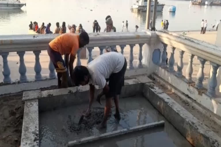 Ganga Arati at Baja Kadamtala Ghat ETV BHARAT