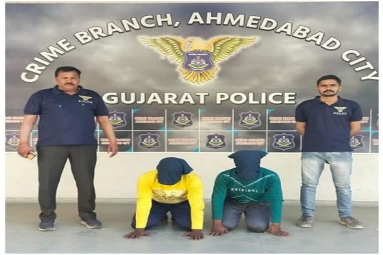 Ahmedabad Crime : પાંચકૂવામાં જાહેરમાં યુવકની હત્યા કેસના બે આરોપીઓ ઝડપાયા, લગ્નમાં જમવા માટે થઇ હતી બોલાચાલી