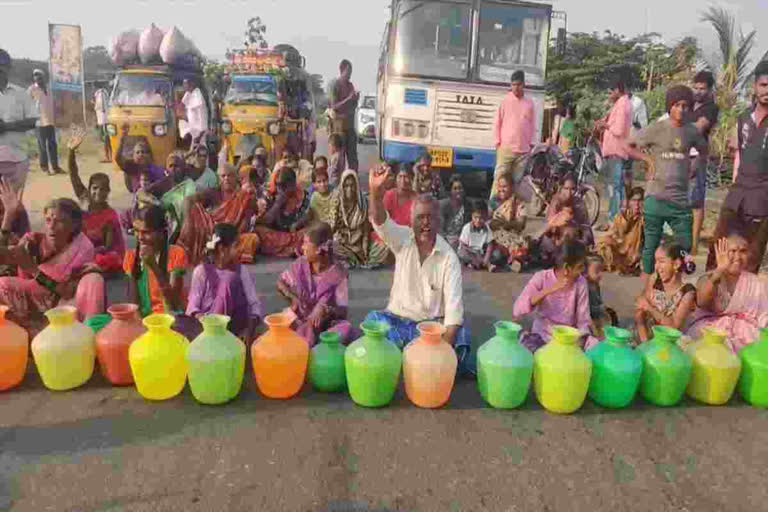 Protests on Bellary main road