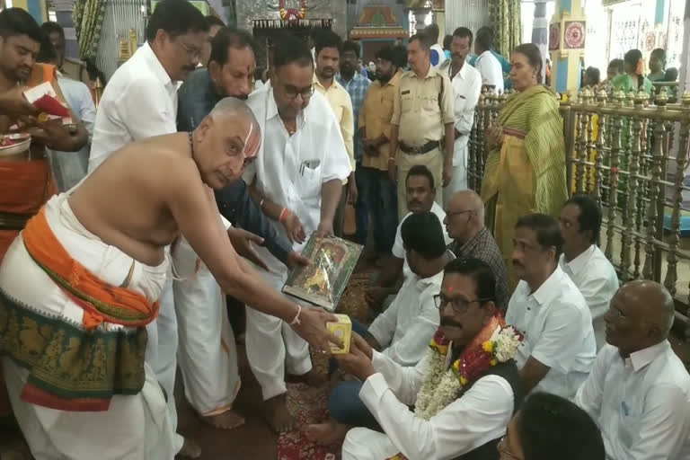 HC JUDGE JUSTICE SRINIVAS REDDY VISITED ANJANEYA TEMPLE