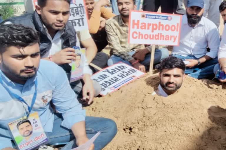 Student leader unique protest for central library