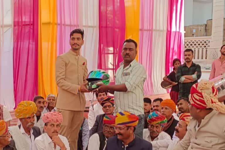 Helmet gifted to guests in marriage in Barmer