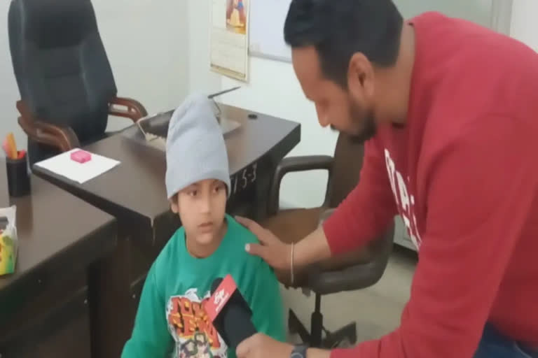 Ludhiana boy selling socks to get enrolled in school, CWC to provide financial aid