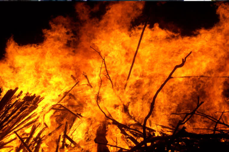 A terrible fire broke out at a shop in Roopnagar