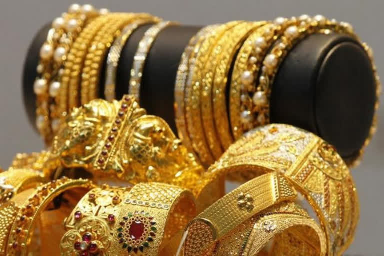 Gold tumbles Rs 669 Silver plummets Rs 1026