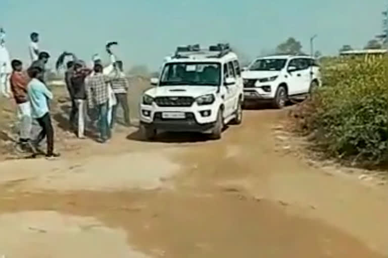 black flag shown to MLA Bhavya Bishnoi in Hisar