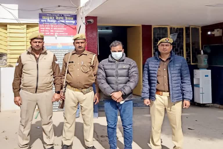 सहारनपुर में भगोड़े खनन माफिया हाजी इकबाल उर्फ बाला के करीबी काे पुलिस ने गिरफ्तार कर लिया.