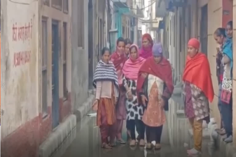 Residents of Batala sewage water standing outside the houses